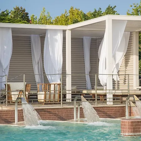 Grand Terme Готель Сірміоне